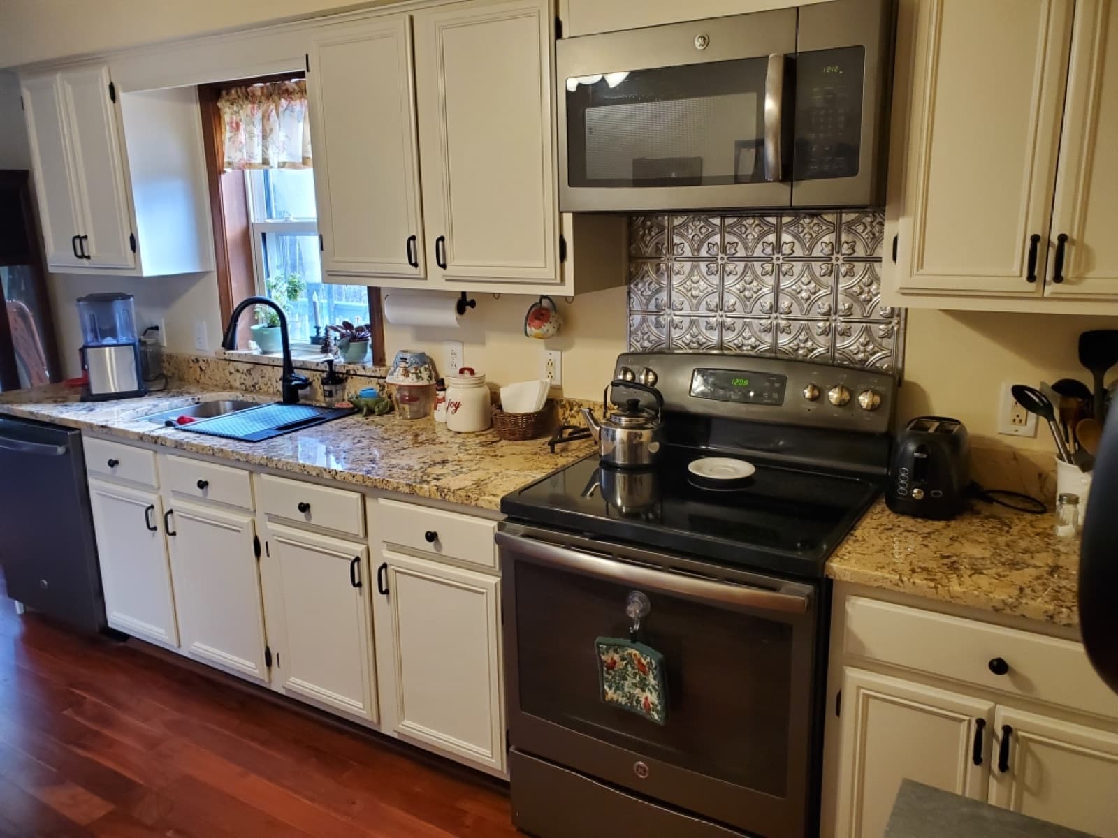 The finished refinished kitchen